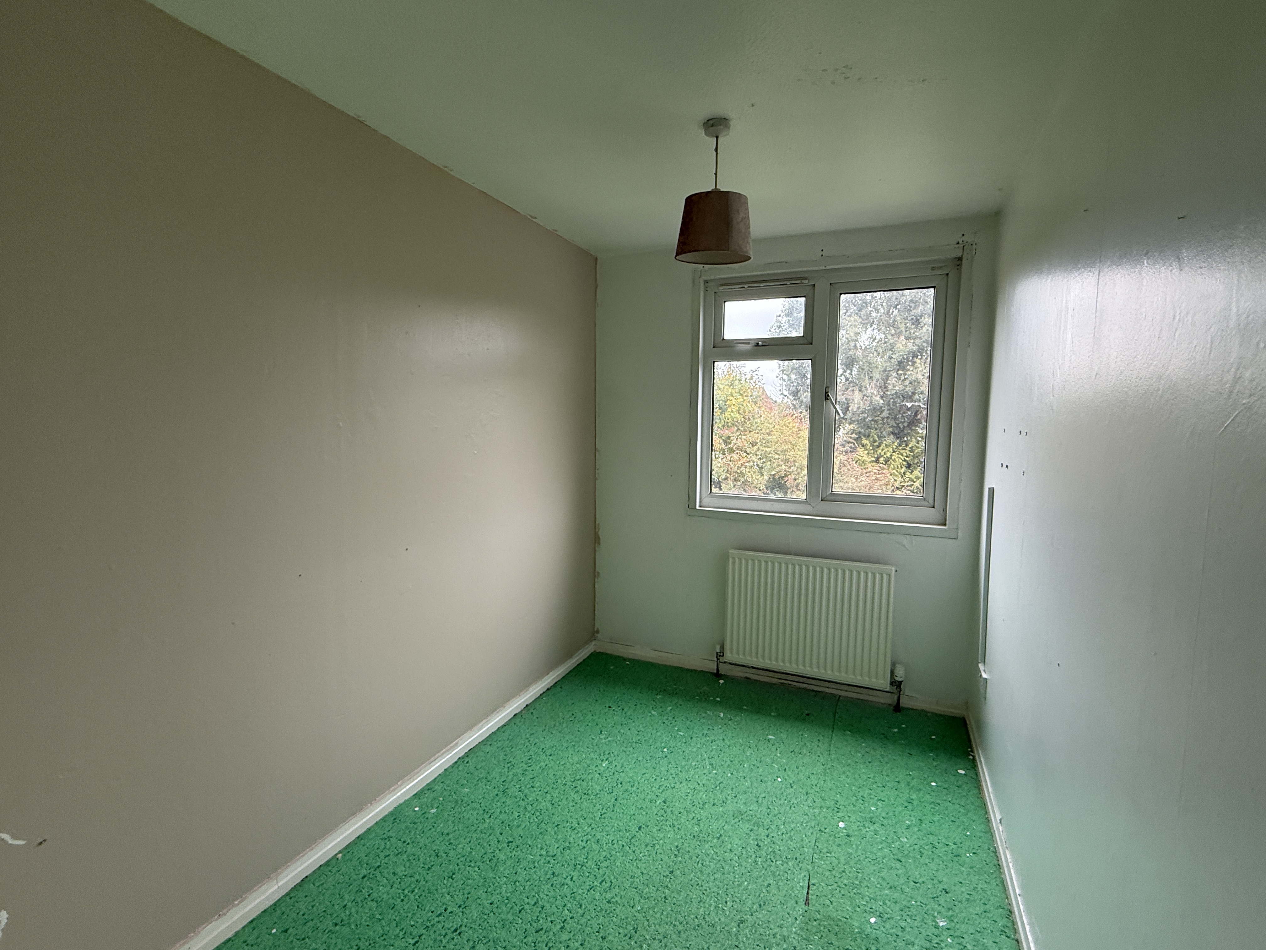 Lot: 65 - HOUSE IN NEED OF IMPROVEMENT - Bedroom 2 in House in Need of Improvement